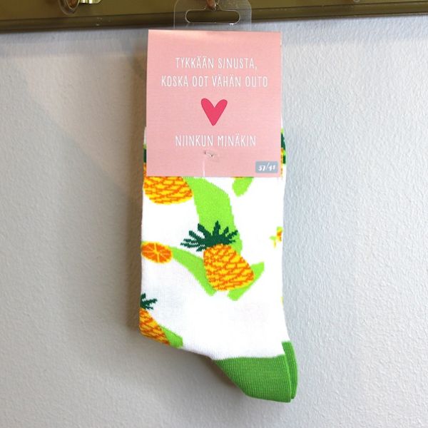 Donoka sukat Oot vähän outo ananas