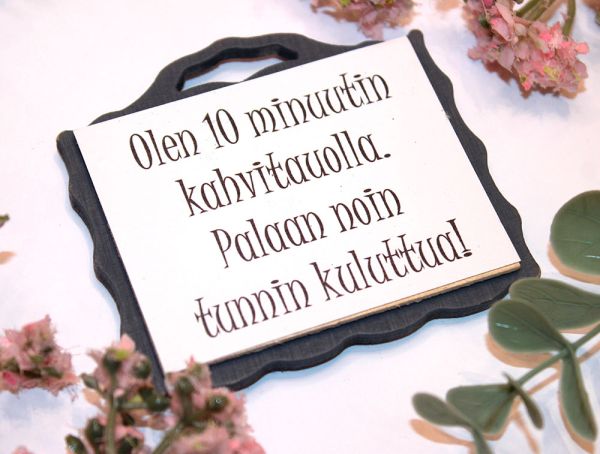 Johan magneetti kahvitauolla