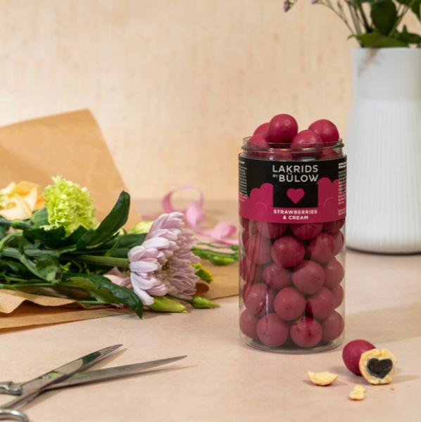 Lakrids by Bülow Love strawberries & cream 270g-2