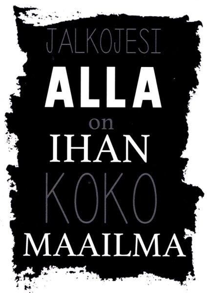 Tiinuska jalkojesi alla musta kortti