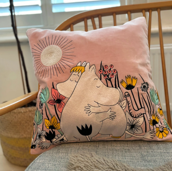 Muumi tyynynpäällinen Rakkaus