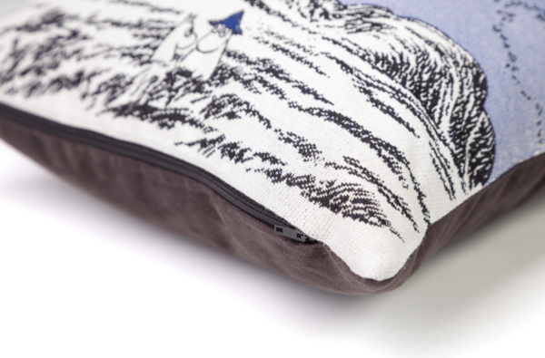 Muumi tyynynpäällinen Muumit niityllä sininen-2