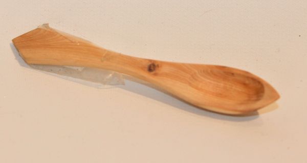 Puinen suolalusikka