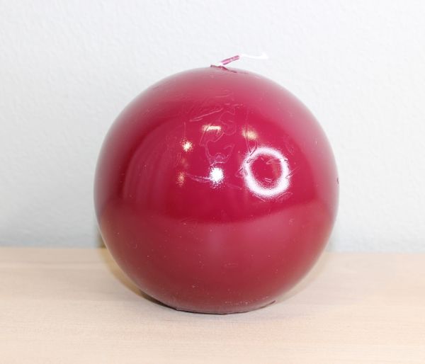 Vio viininpunainen kiiltävä pallokynttilä iso